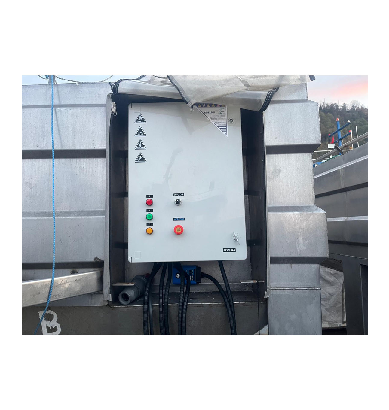 Kumandalı Yemleme Üniteleri Panoları